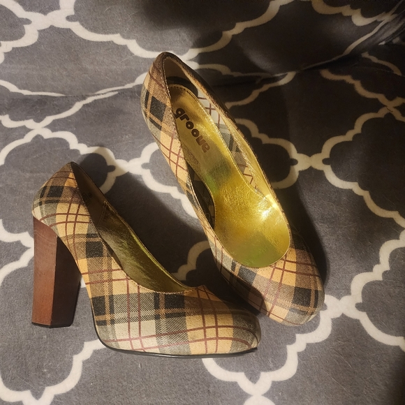 Shoes.. - Picture 8 of 12